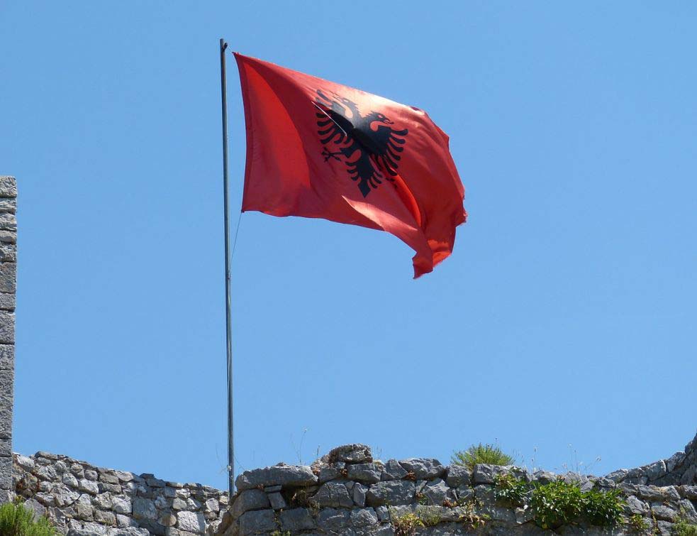 Albanska zastava