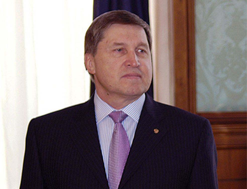 Jurij Usakov 983 vikipedija