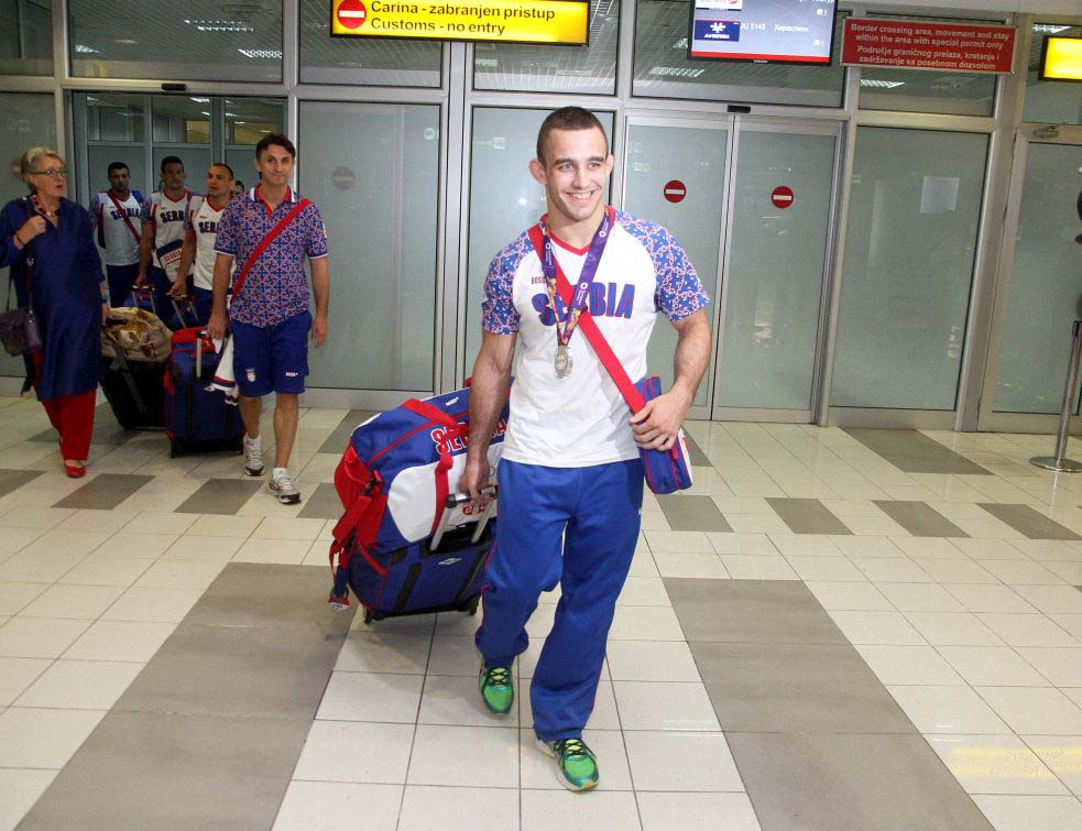 viktor nemes dragan kadic
