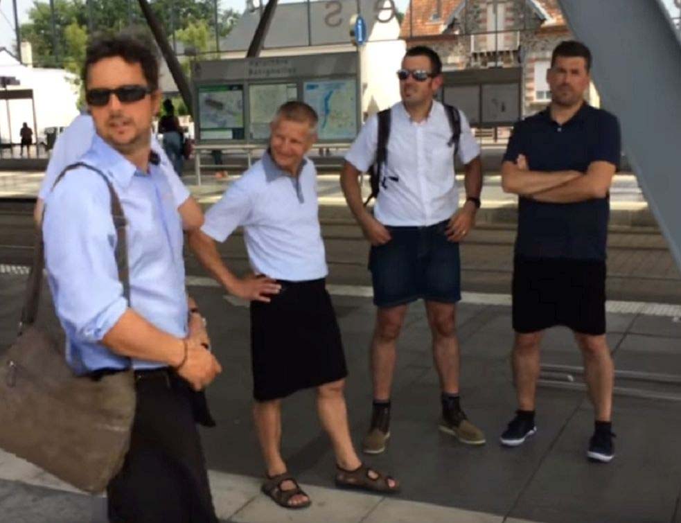 Vozaci, suknje, Francuska, PRTSCRYT